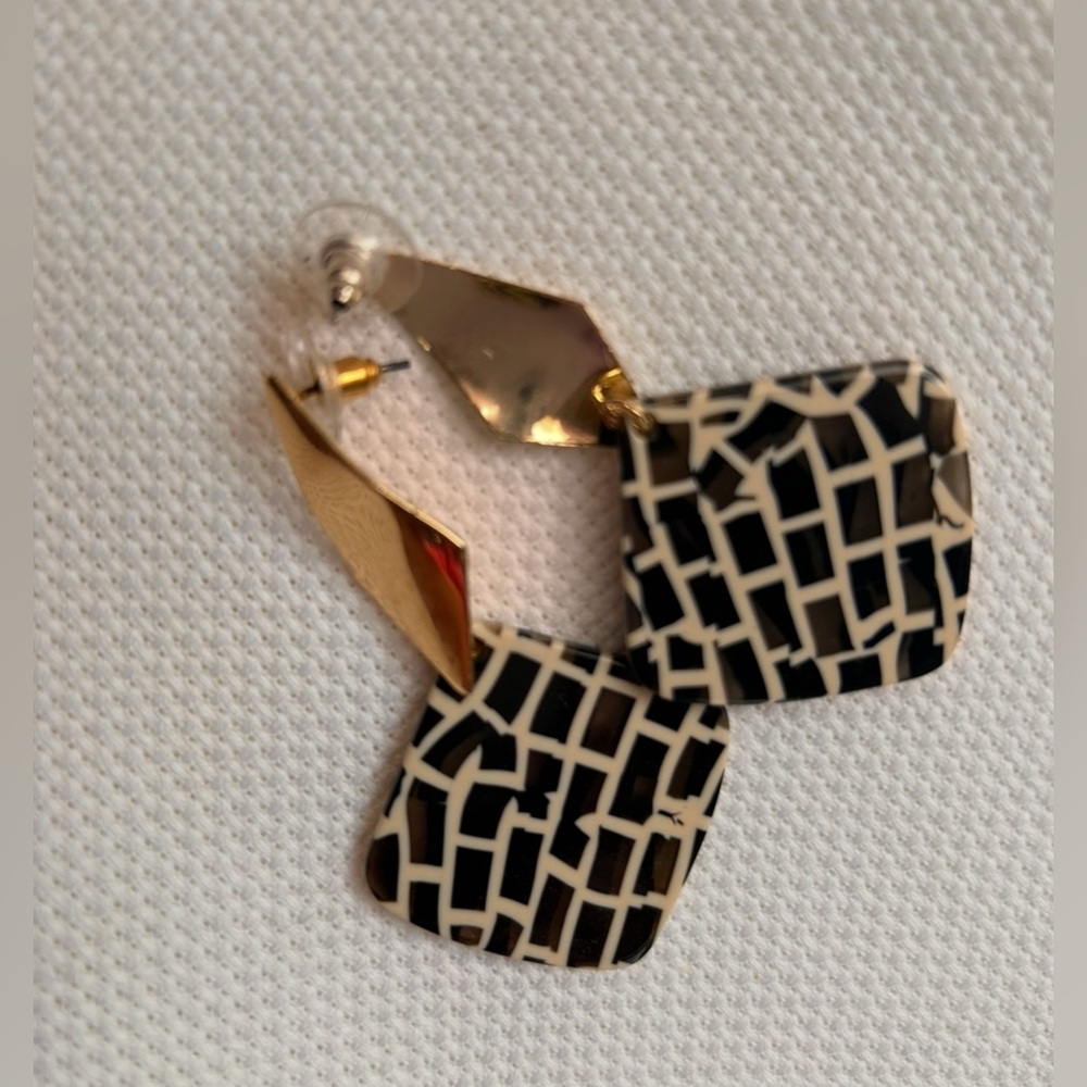 Gold tone post back dangle earrings. Geometrical design